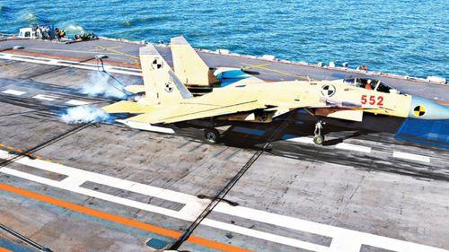 吃瓜群众飞机起飞,飞机起飞的震撼瞬间